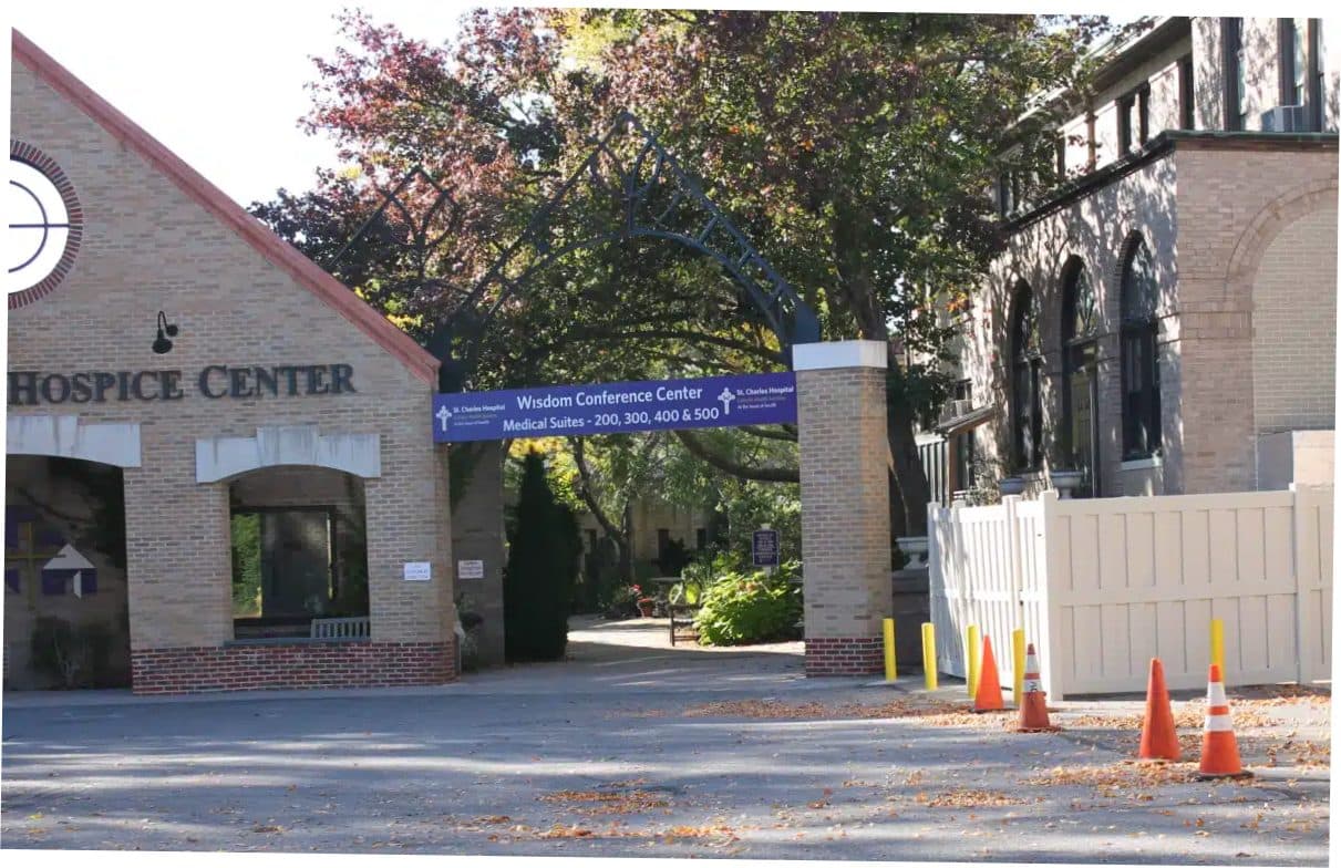Saint Charles Hospital gallery thumbnail 4