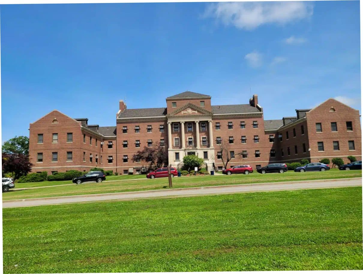 VA Hudson Valley Healthcare System treatment center exterior